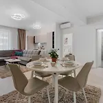Saint George Apartment *